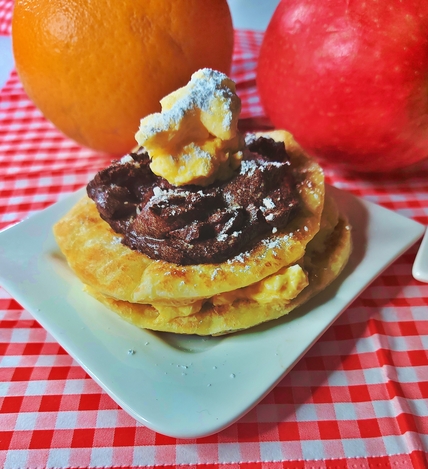 propozycja podania-dwa kremy przełozone ciastem francuskim